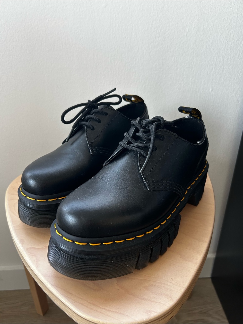 Dr. Martens Audrick Black Leather Platform Lace-Up Oxfords Size 6